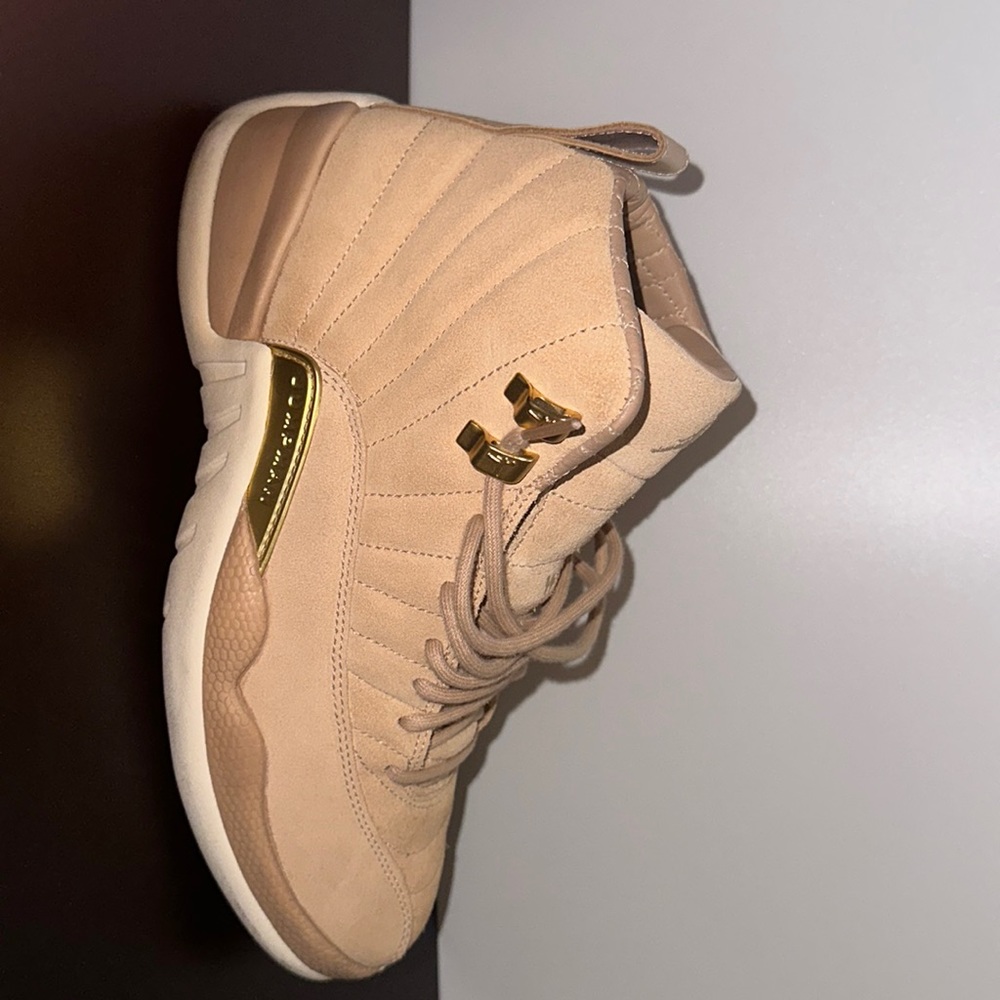 Size 8 women’s tan Jordan 2s